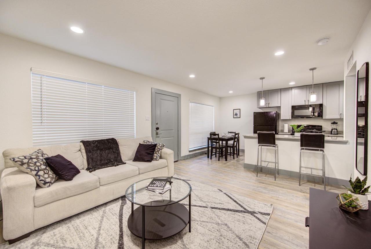Trendy Midtown Apt, Walk To Shops & Sites, Pets Ok Houston Bagian luar foto