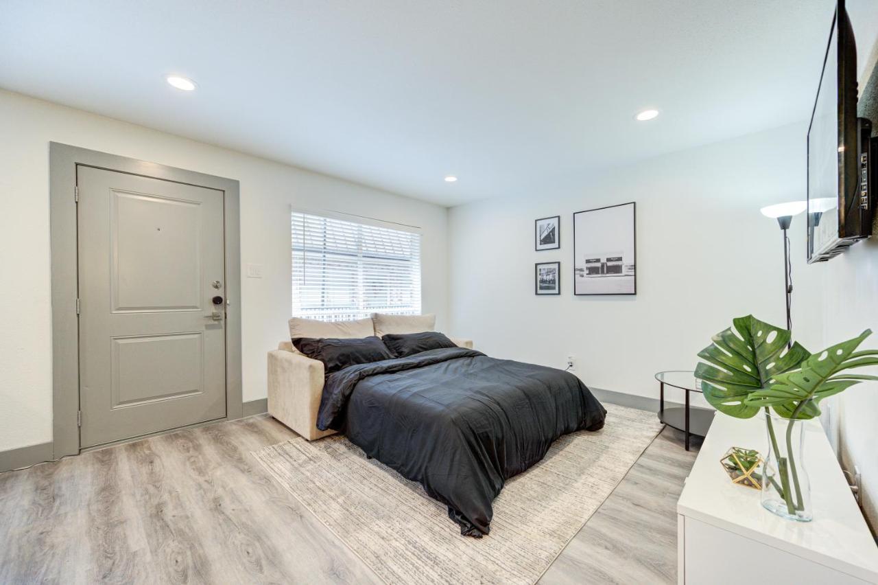 Trendy Midtown Apt, Walk To Shops & Sites, Pets Ok Houston Bagian luar foto