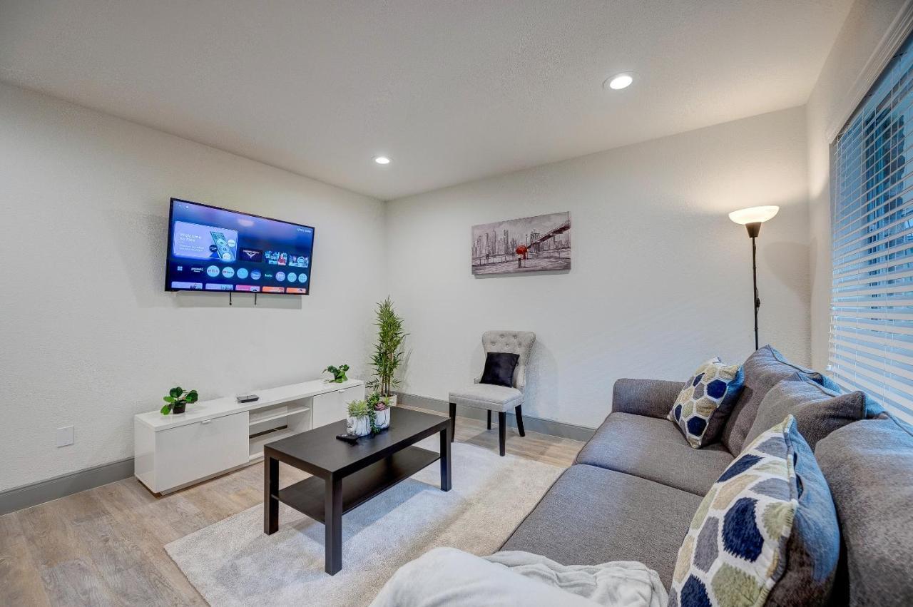 Trendy Midtown Apt, Walk To Shops & Sites, Pets Ok Houston Bagian luar foto