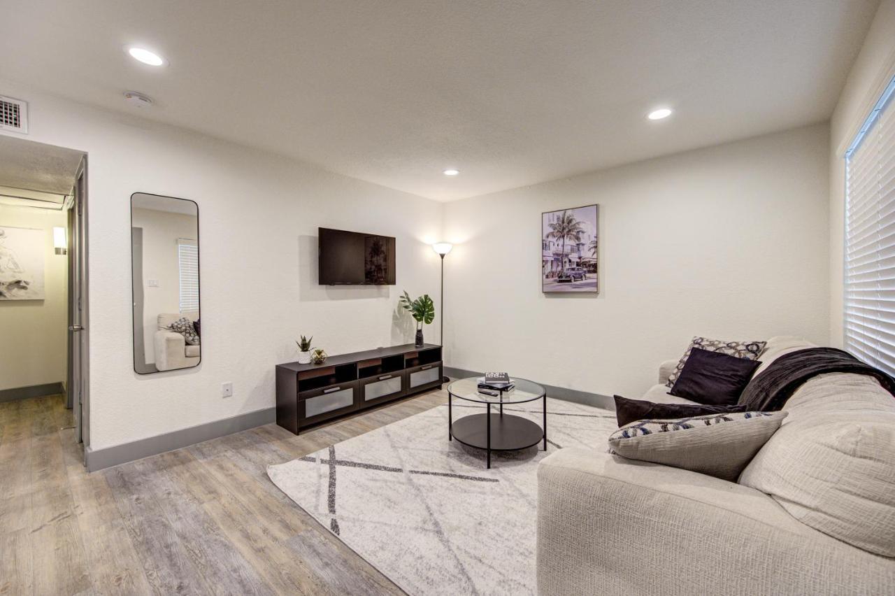 Trendy Midtown Apt, Walk To Shops & Sites, Pets Ok Houston Bagian luar foto
