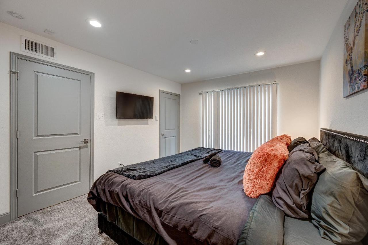 Trendy Midtown Apt, Walk To Shops & Sites, Pets Ok Houston Bagian luar foto
