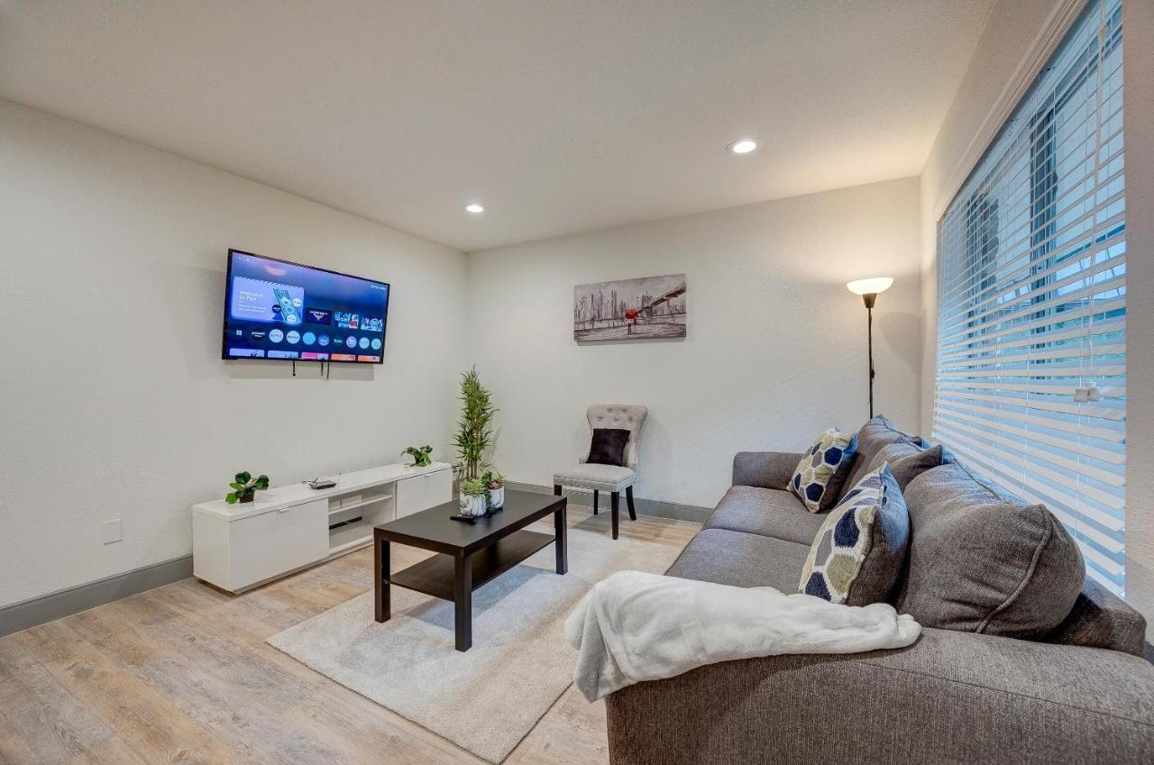 Trendy Midtown Apt, Walk To Shops & Sites, Pets Ok Houston Bagian luar foto